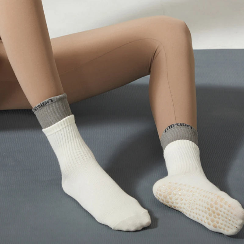 New Cotton Breathable Sports Socks Medium Anti-Slip Yoga Socks Pilates Socks Gym Fitness Dance Training Socks Compression Socks